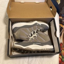 Jordan Retro 11 ‘Cool Grey’ size 1y