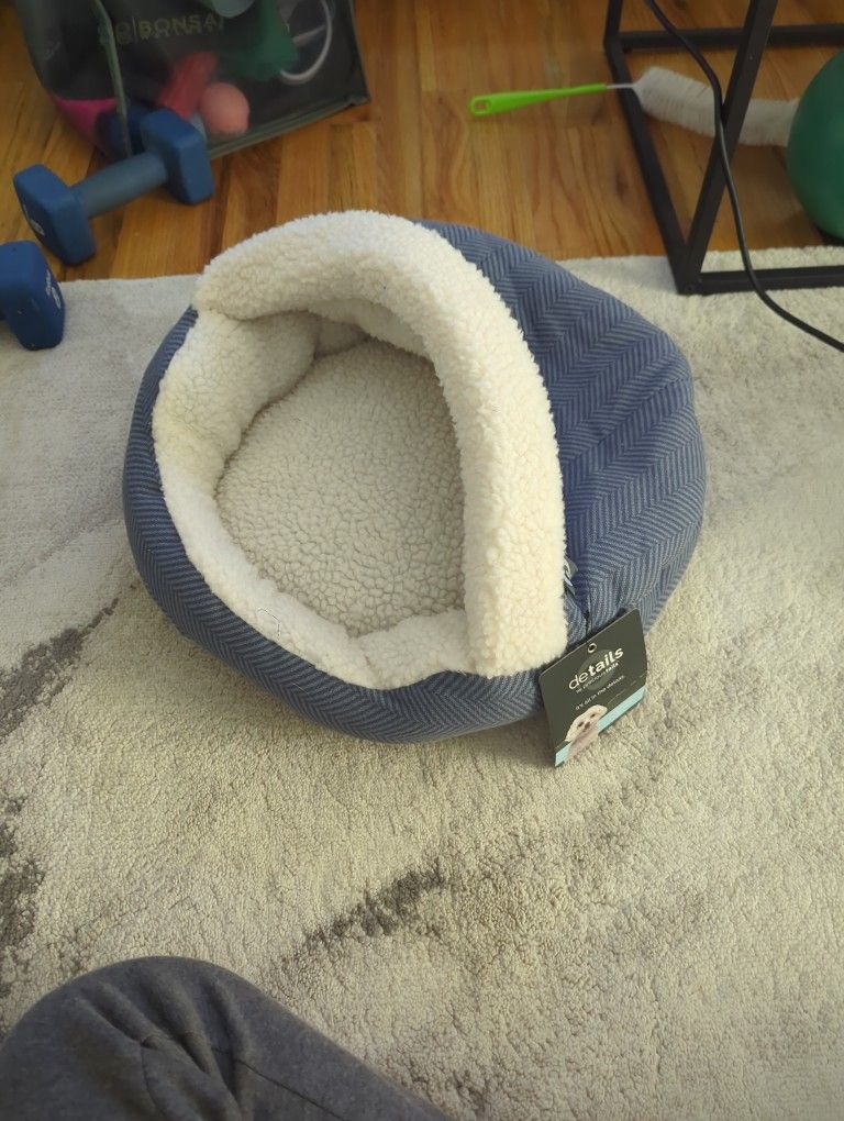 18" Covered Pet Bed