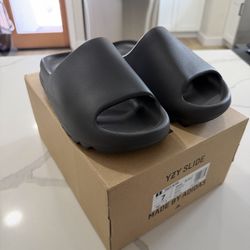 Yeezy Slides Onyx Size 7