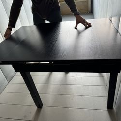 Extendable Table With 4 Chairs 