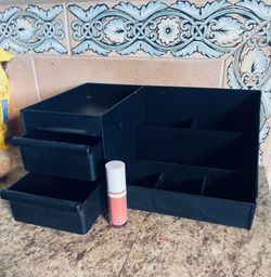 Makeup organizer
