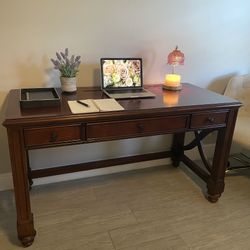 BEAUTIFUL WOOD DESK