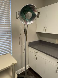 Burton Model 200 Surgical OR Examination light