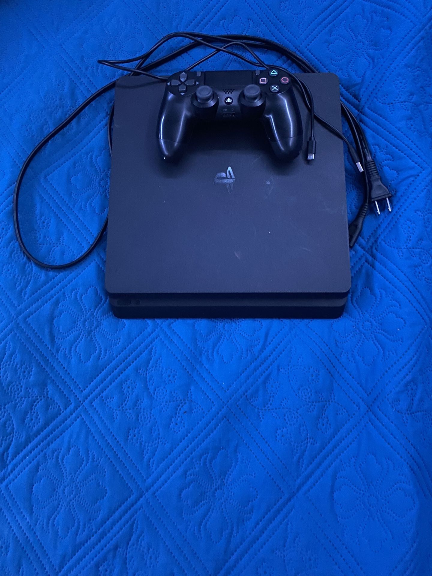 PS4,1 Controller,and games downloaded 