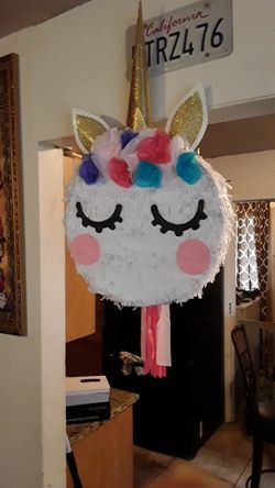 Unicorn piñata