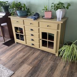Yellow Buffet (sideboard)