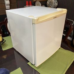 White Gold Star Mini Fridge  Freezer 
