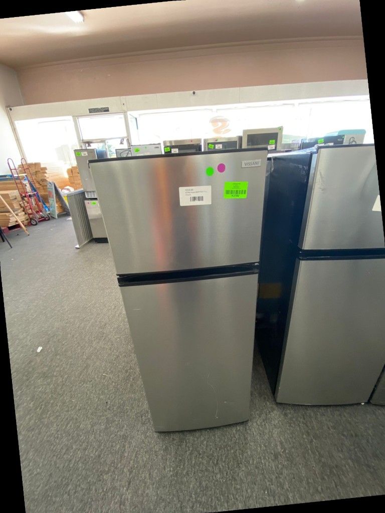 Vissani MDFF7SS 7.1 cu. ft. Top Freezer Refrigerator for Sale in