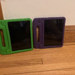 (2) IPAD 9 version 256 mb total $300 for both