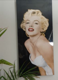 Marilyn Monroe 48x18 in $20