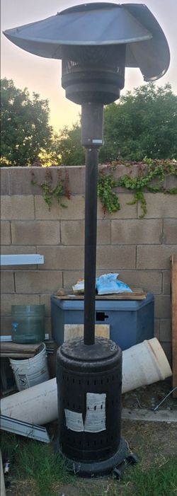 Freestanding outdoor propane patio heater