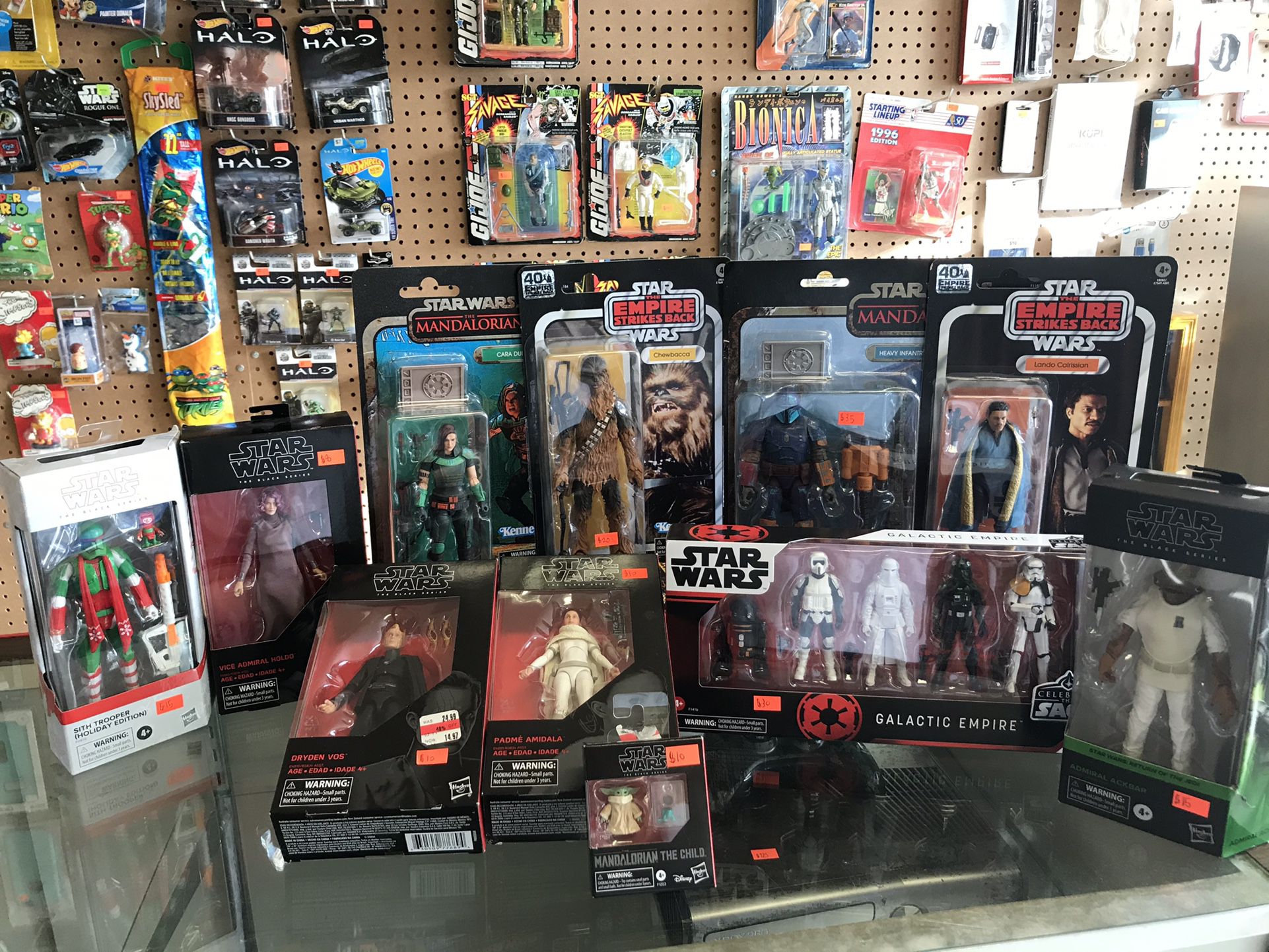 ACTION FIGURES (Star Wars , Back To The Future , Gremlin, Cyberpunk 2077)