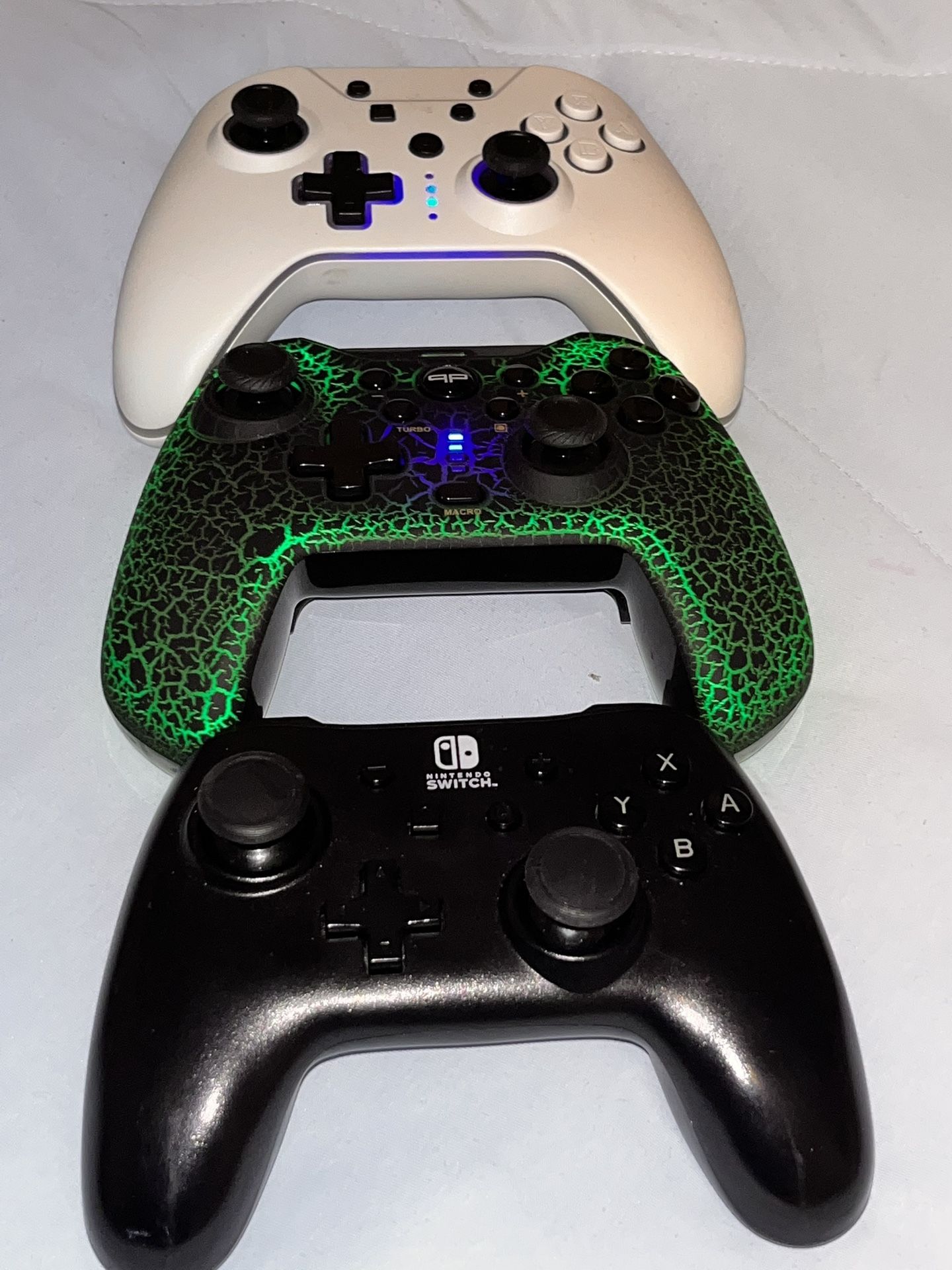 Switch controllers in perfect condition