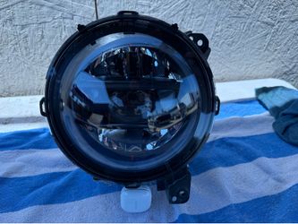 2023-2026 JEEP WRANGLER GLADIATOR RIGHT SIDE -PASSENGER SIDE LED HEADLIGHT (contact info removed)0AB  OEM USED