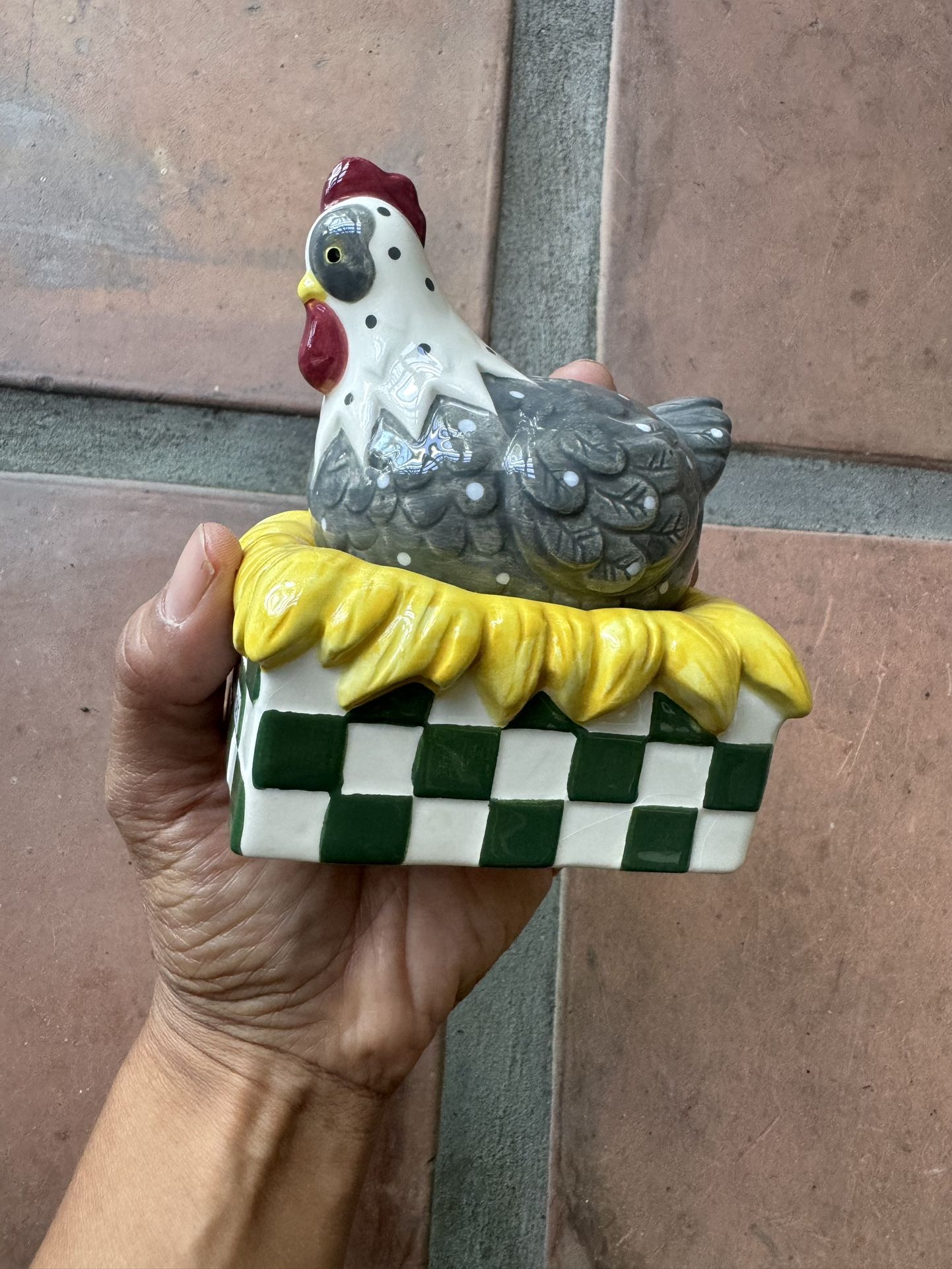 Vintage Set Of Salt & Pepper Shaker Chicken On Nest Cooks Club