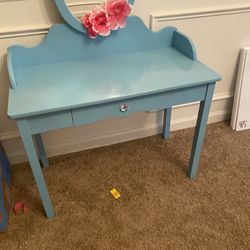 Vanity bookshelf And Shelves