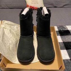 Girls' Bailey Bow II Suede Water Resistant Family Matching Boots (Youth)size 5 must pick up