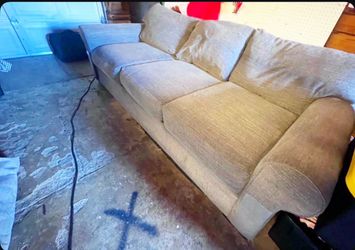 No kids home / No spills/ single person owner /Couch and Table