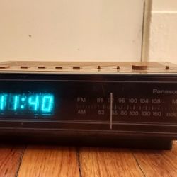 Vintage Panasonic AM/FM Radio Alarm Clock Model No. RC-65