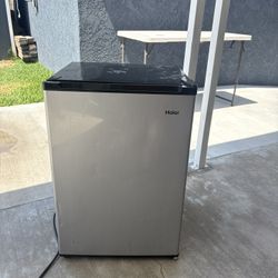 Mini fridge 