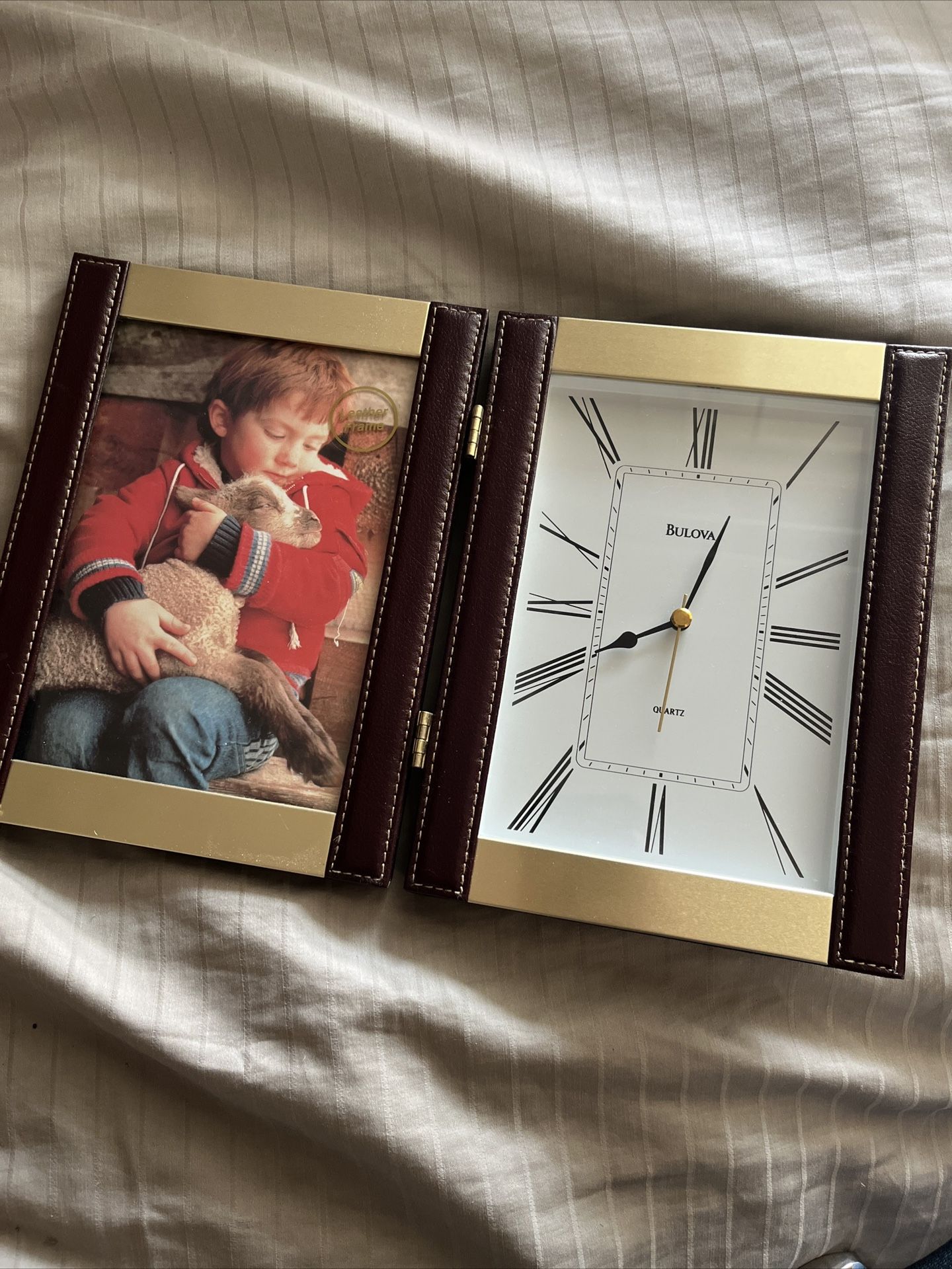 Bulova Hinged Quartz Clock with Leather 3″x5″ Picture Frame