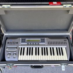 Vintage KORG Prophecy Solo Synthesizer w/ road Case Internal Battery Low, works!