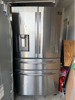 Very nice Samsung refrigerator everything work perfect only $550