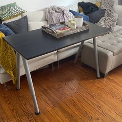 Black Desk