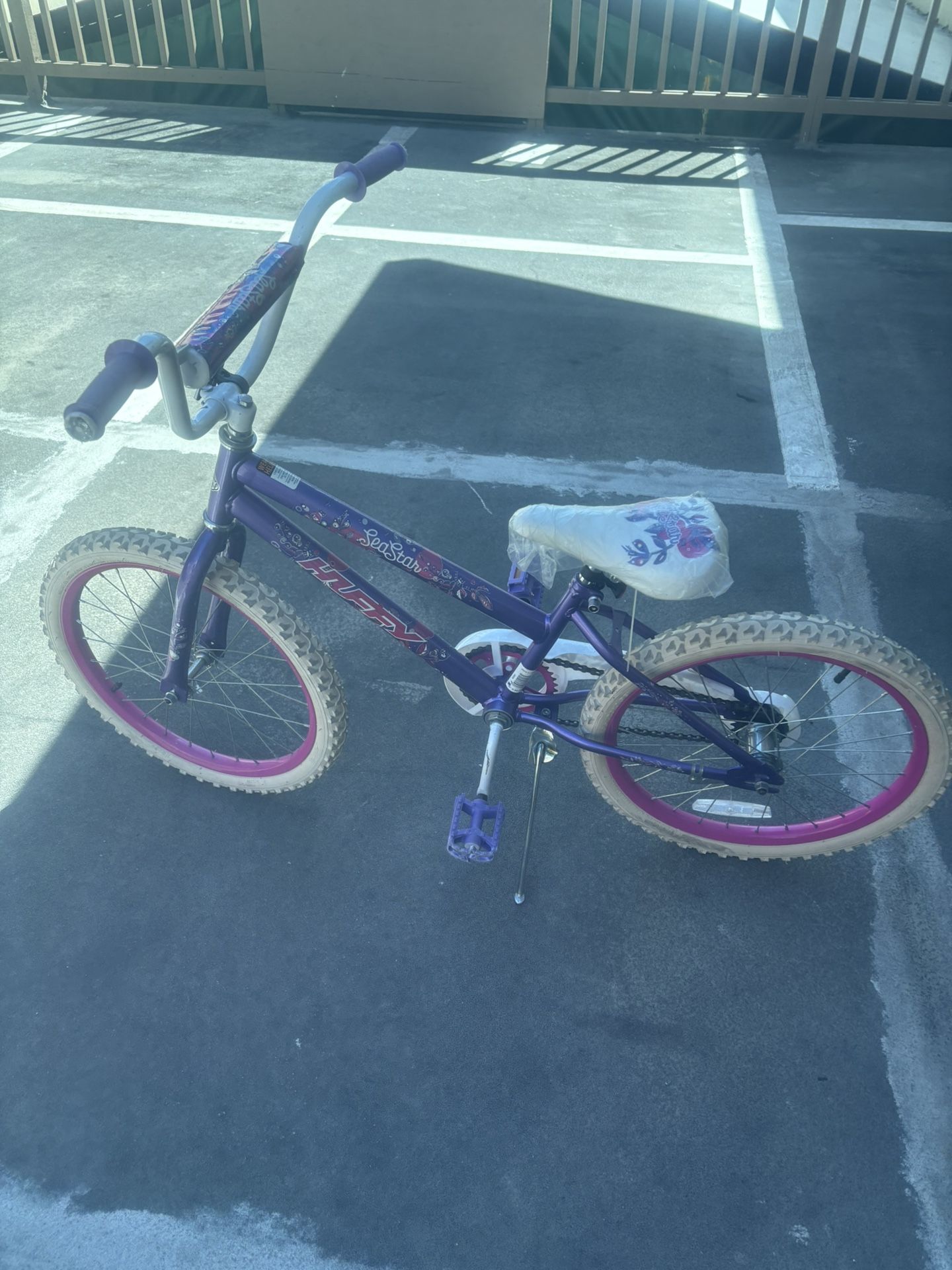 girls excellent condition buddy bike