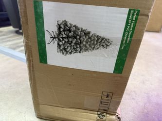 6 Foot Flocked Christmas Tree