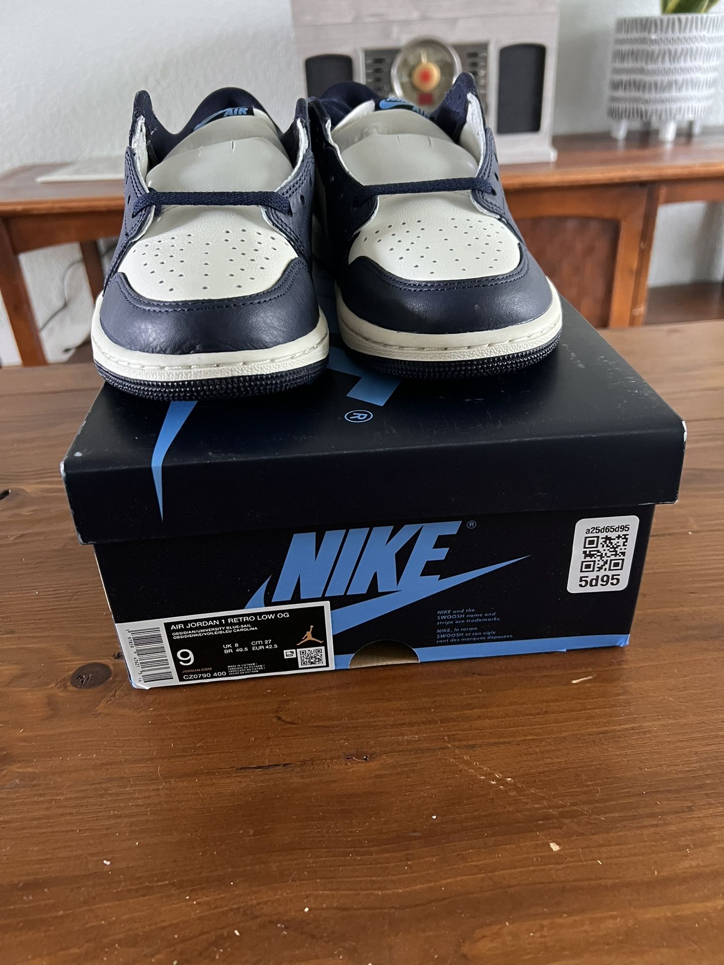 Jordan 1 Low Obsidian UNC