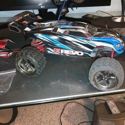 Traxxas E Revo 1/16 brushed 