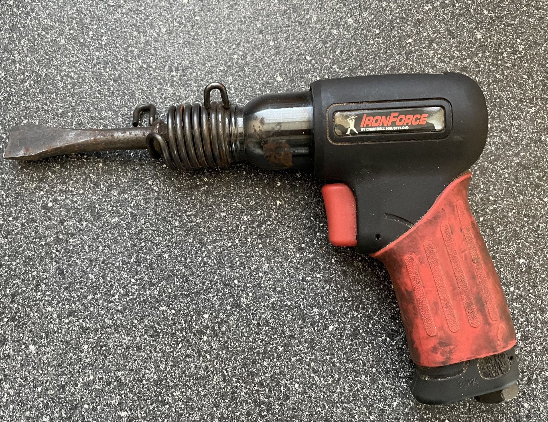 Hausfeld IronForce IFT203 Impact Air Hammer Gun, 1-5/8" Stroke in Case w/ Chisel