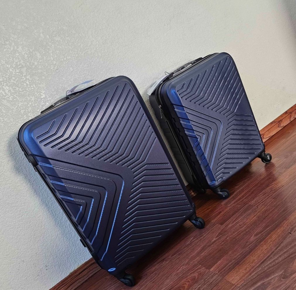 π§³β¨ NEW Lightweight Suitcase Set β 20β & 24β | Both for $55! β¨π§³ π Pickup: S. Durango & 215 near IKEA Upgrade your travel essentials with this styli