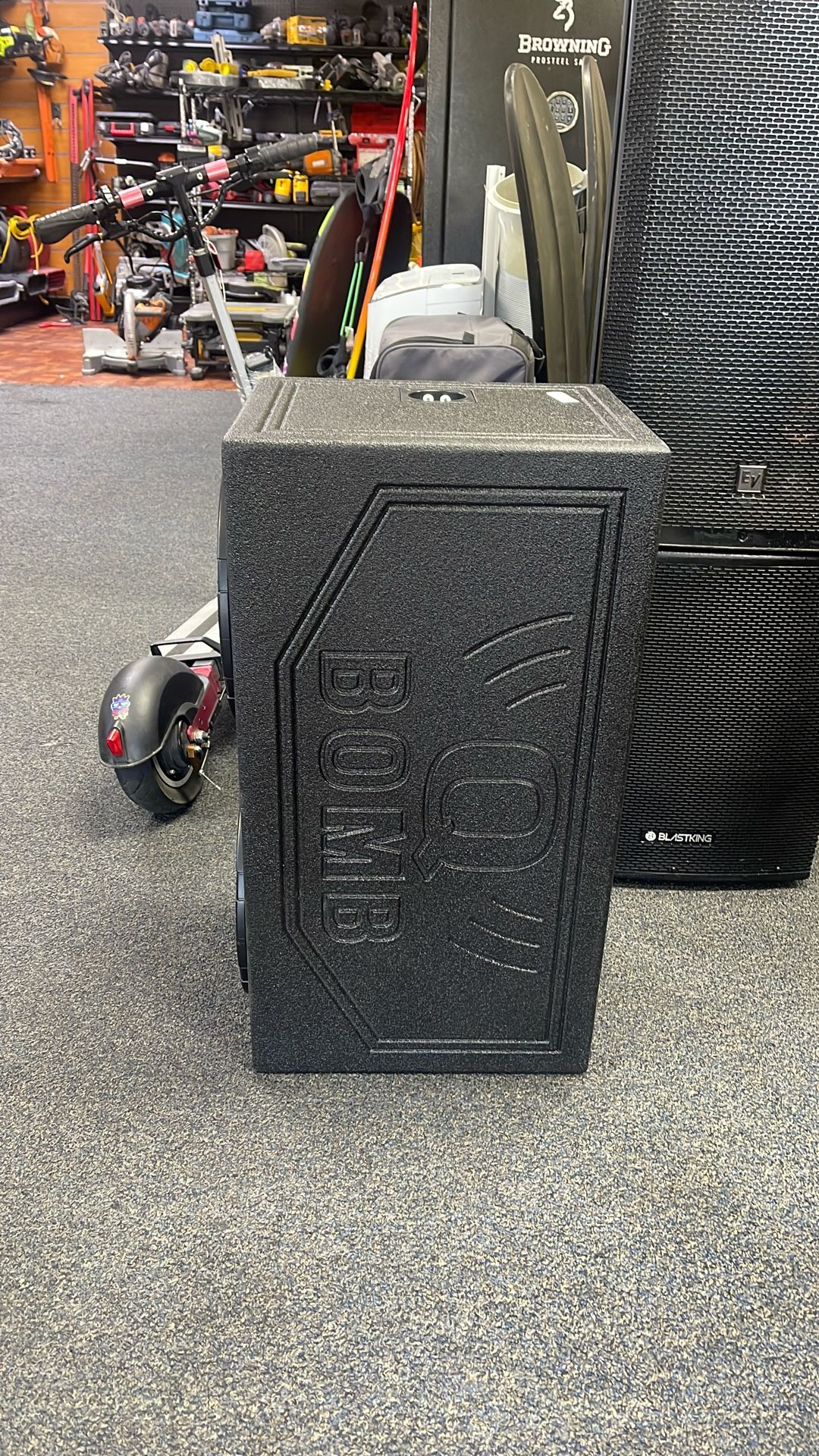 Kicker 12” CVR With Q Bomb Box