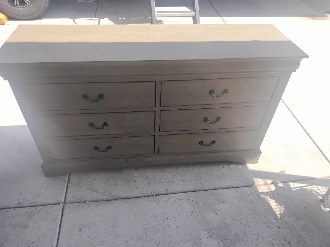 Dresser w. Mirror