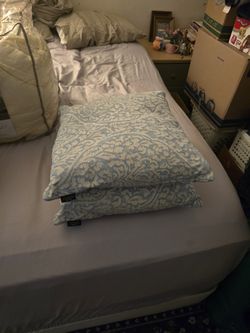 2 Pillows