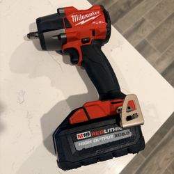 Milwaukee 18v Impact Wrench / 8.0 battery