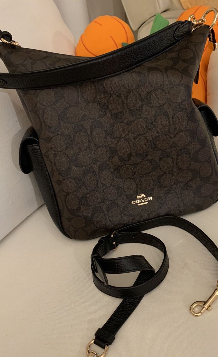 Coach Signature Pennie Bag for Sale in Lakewood, WA - OfferUp