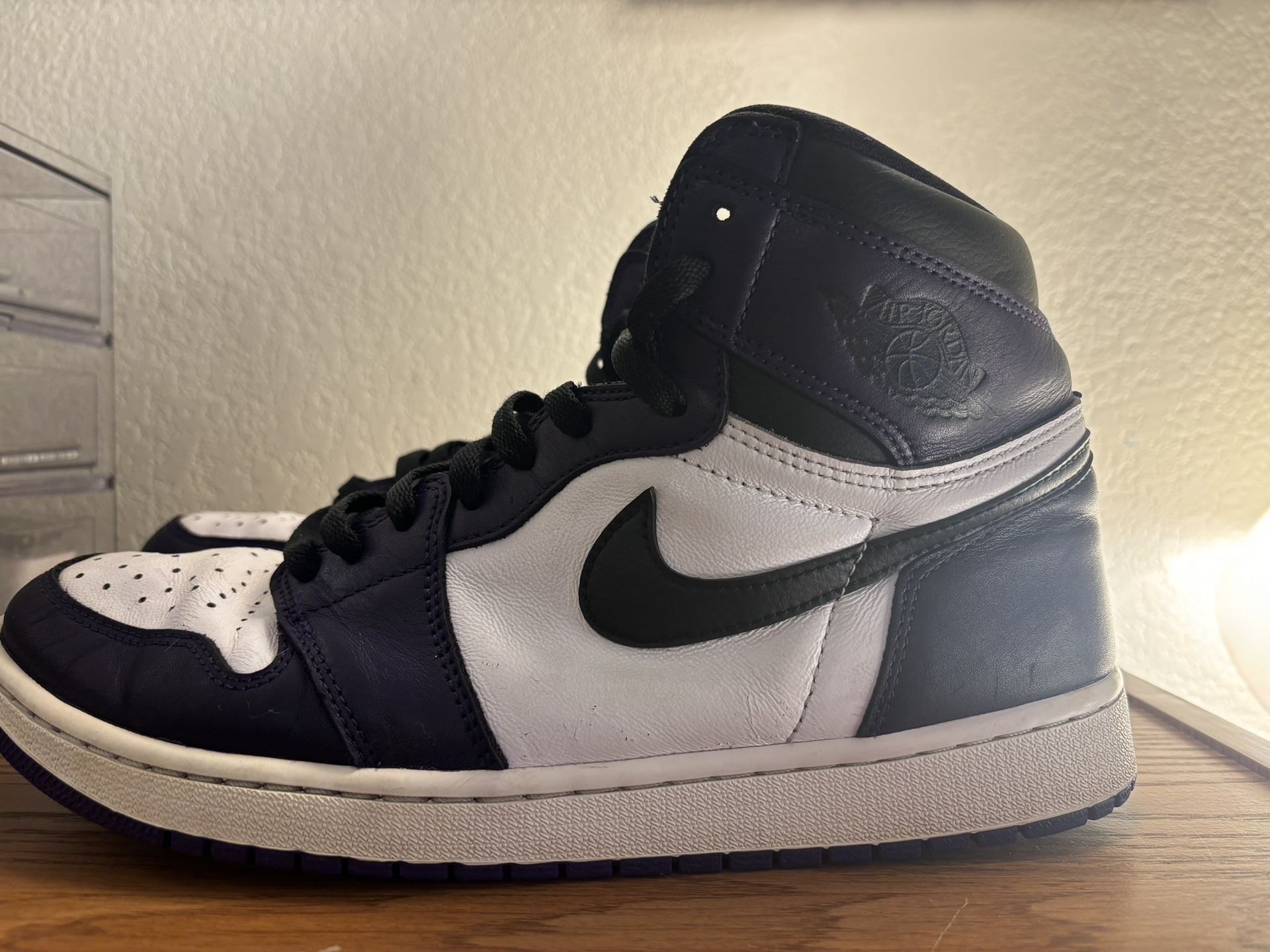 Authentic Jordan 1 Retro High Court Purple 2.0 Size 12.5