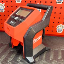 Milwaukee M12 12-Volt Lithium-Ion Cordless Electric Portable Inflator (Tool-Only)