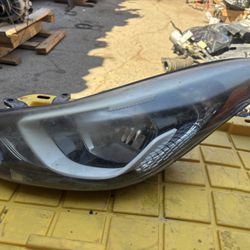 2014 Hyundai Elantra LH Headlight 