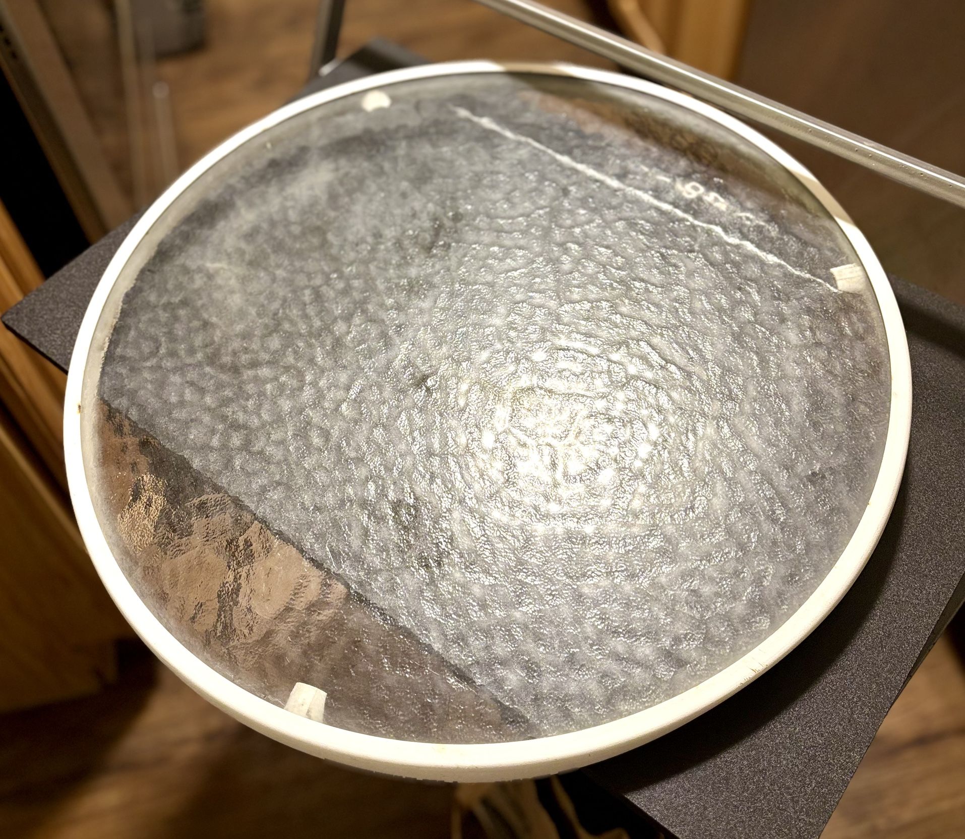 Round Hammered-Texture Tempered Glass Patio Table Top 20½" D (w/Rim)