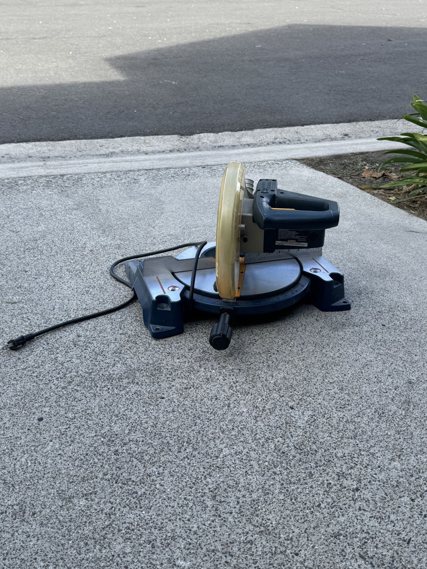 Ryobi 10in Compound Miter Saw