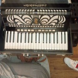 Piano Accordion Akkordeon Fisarmonica Weltmeister Caprice 96 https://offerup.com/redirect/?o=YmFzcy5CbGFjaw==