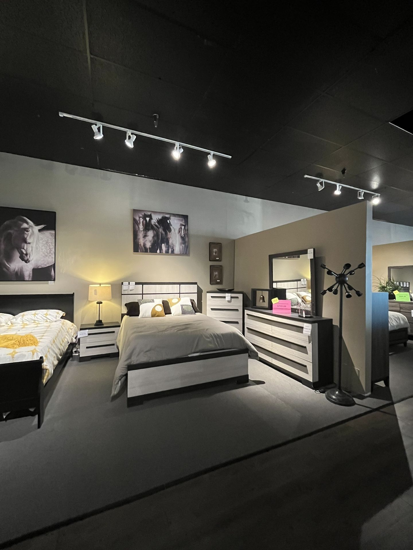 Grey/beige 4PC Queen Bedroom Set