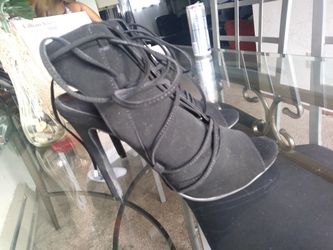 Black heels size6