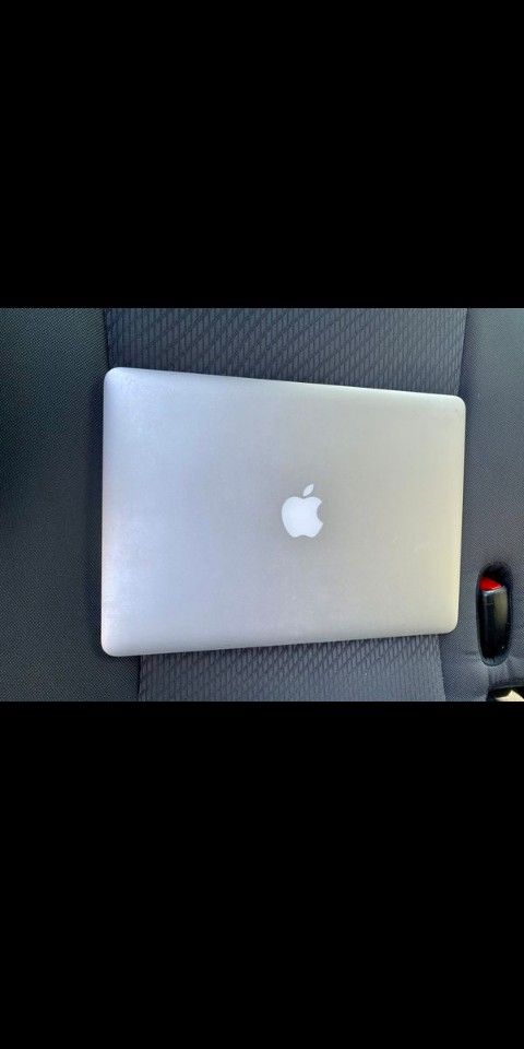 Apple laptop