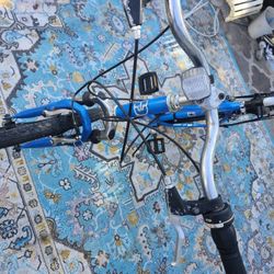 MOUNTAIN BIKE DIAMNDBACK 26INCH 18SPEED VERY GOOD TIRE AND NEW TUPE EVERYTHING IS GOOD CONDITION 