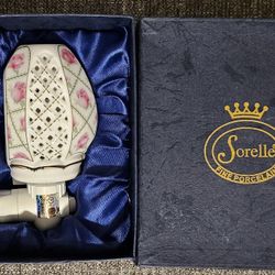 SORELLE FINE PORCELAIN "TEA
ROSE" NIGHT LIGHT